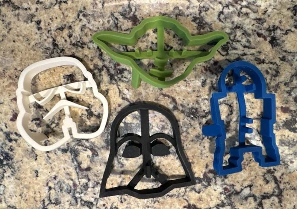 Williams Sonoma Star Wars Set Of 4 Silicone Pancake Molds Yoda Darth Vader R2-D2